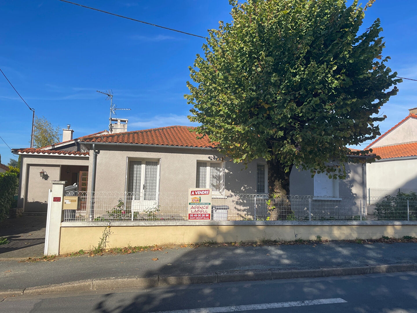 BUXEROLLES / Maison Plain-Pied -  7 pièce(s) 127 m2 - 5 Chambres - Garage - Jardin 500m².