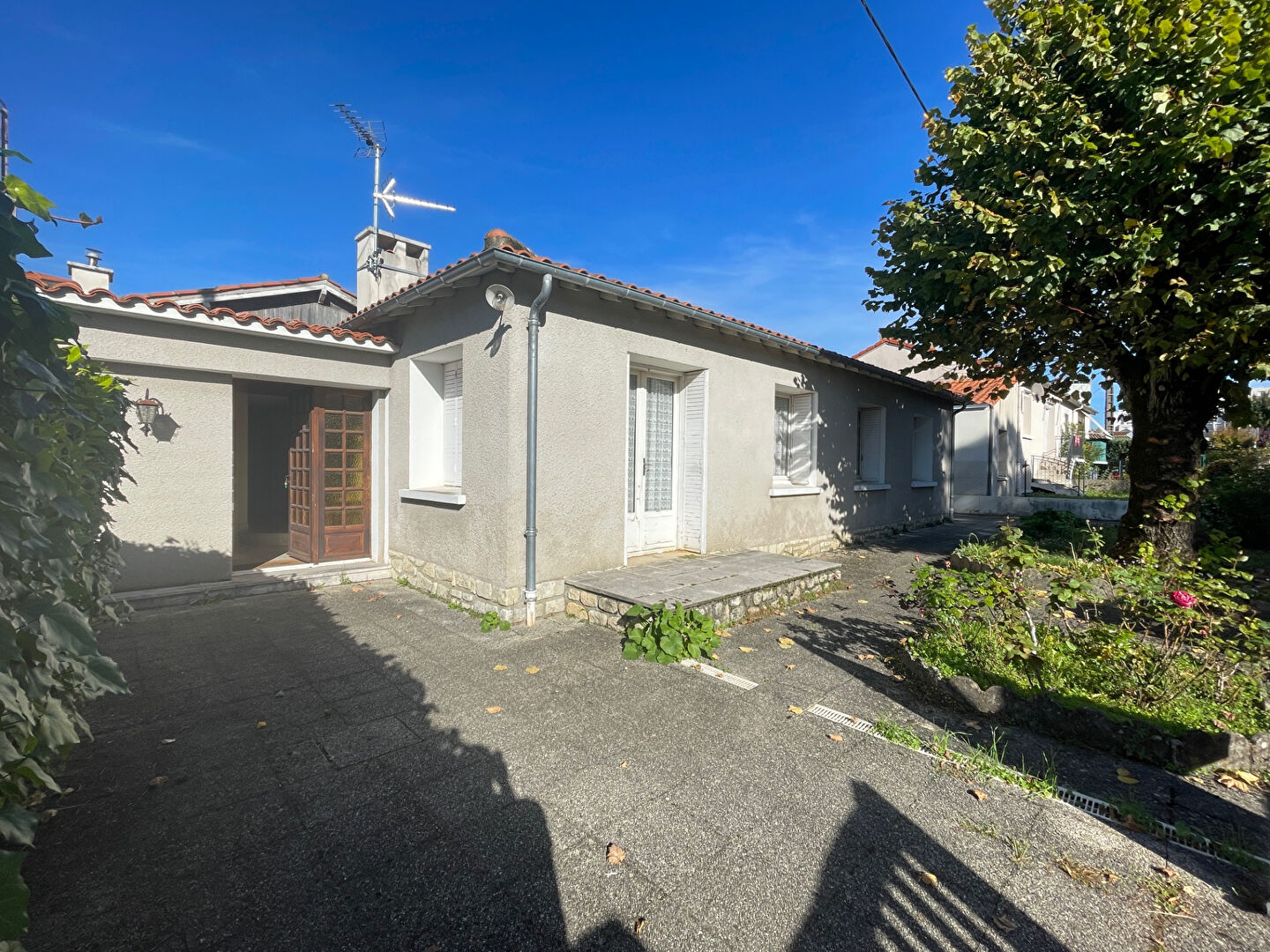 Photo BUXEROLLES / Maison Plain-Pied -  7 pièce(s) 127 m2 - 5 Chambres - Garage - Jardin 500m². image 2/6