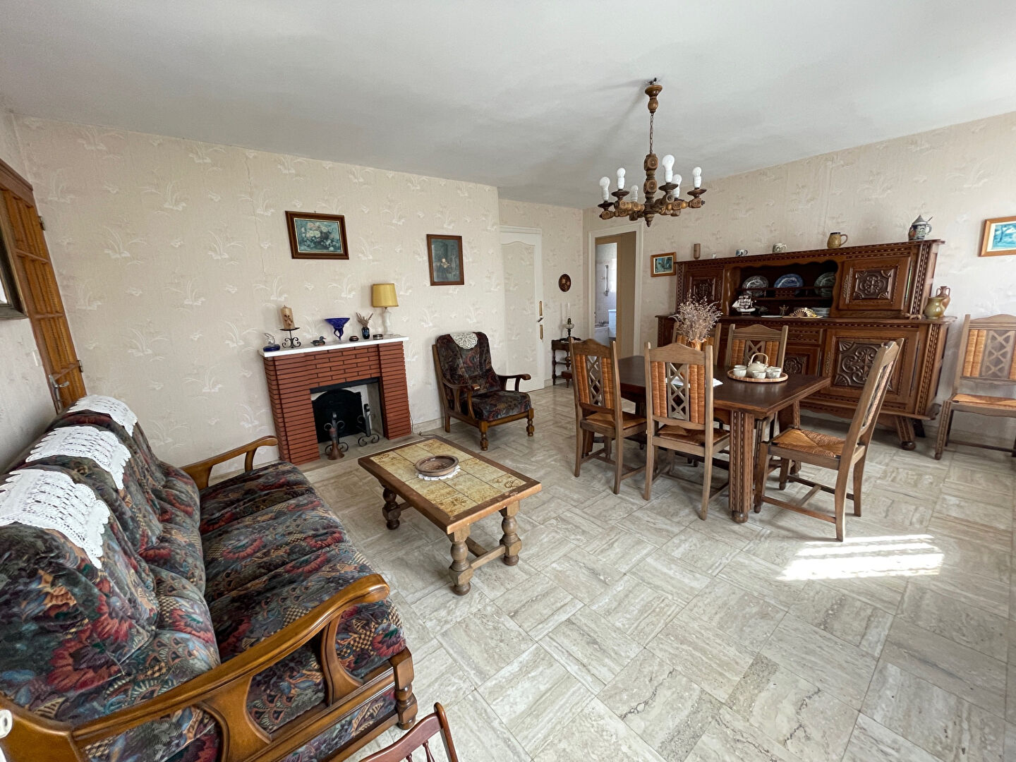 Photo BUXEROLLES / Maison Plain-Pied -  7 pièce(s) 127 m2 - 5 Chambres - Garage - Jardin 500m². image 4/6