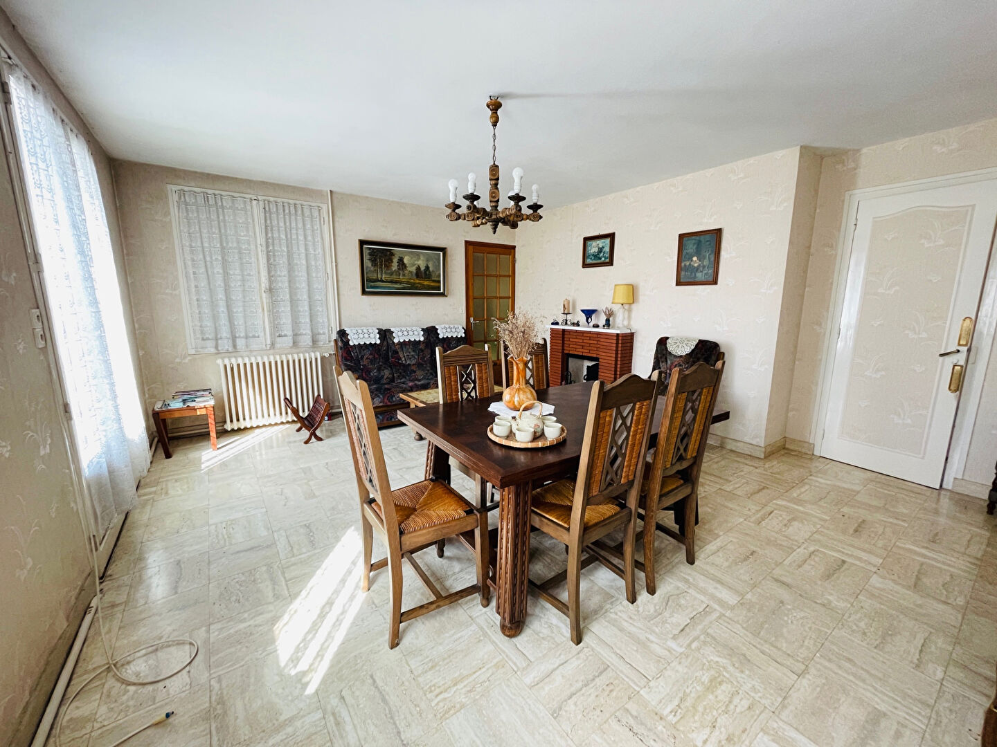 Photo BUXEROLLES / Maison Plain-Pied -  7 pièce(s) 127 m2 - 5 Chambres - Garage - Jardin 500m². image 6/6