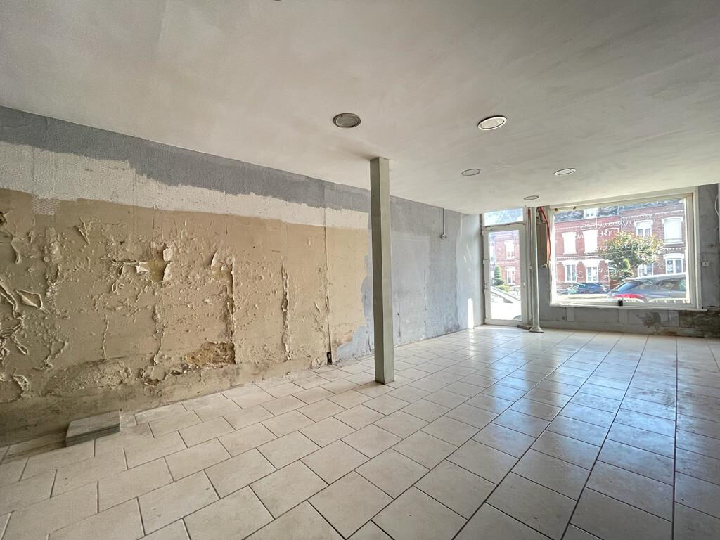 Photo Immeuble local + habitation image 2/6