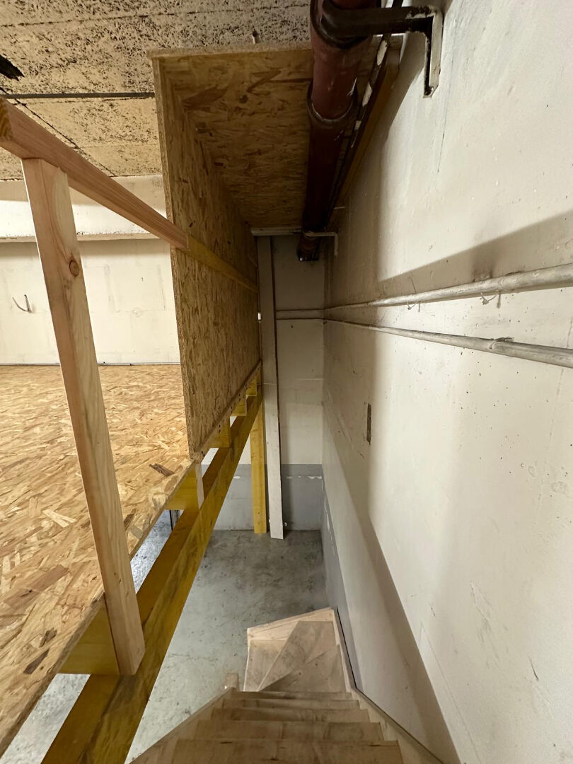 Photo À louer local d'activité / local d'entreposage / Box / bureau pour artisan et/ou logistique. image 4/5