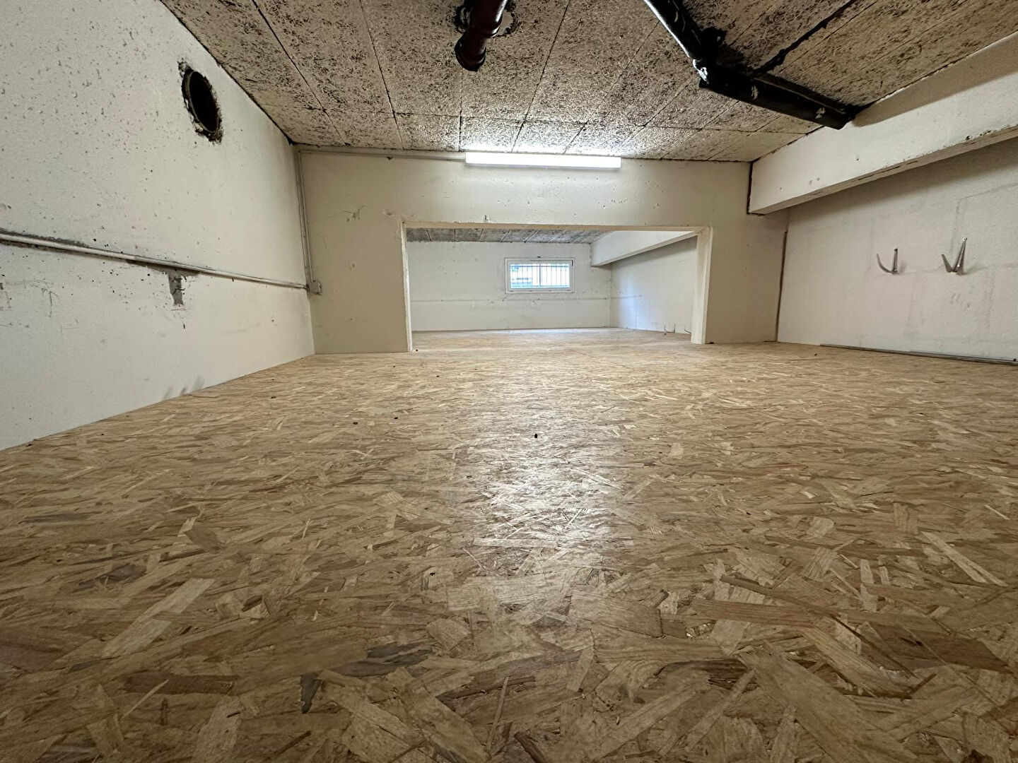 Photo À louer local d'activité / local d'entreposage / Box / bureau pour artisan et/ou logistique. image 5/5