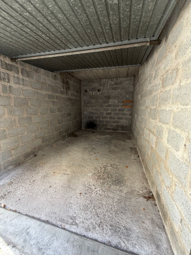 Parking / box Valence 15 m2