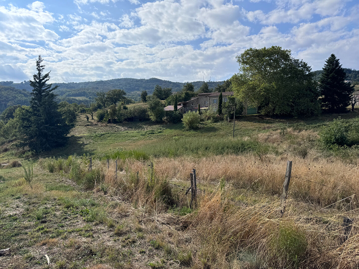 Terrain sur les hauteurs de St PERAY libre de constructeur .