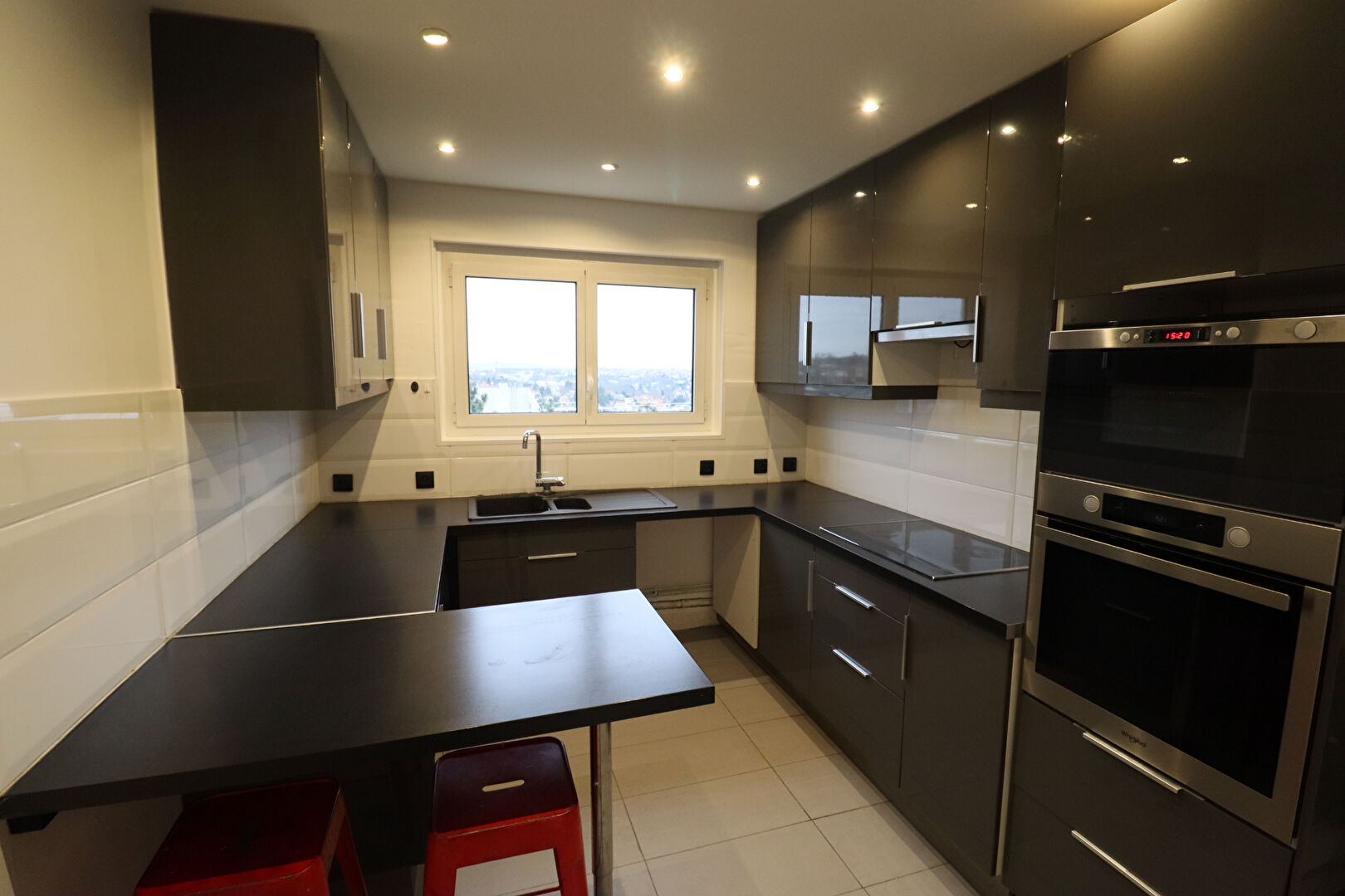 Photo MARLY LE ROI - Apt  5 pièces de  88 m2 avec 3 chambres - 2 balcons - cave et 2 parkings. image 3/6