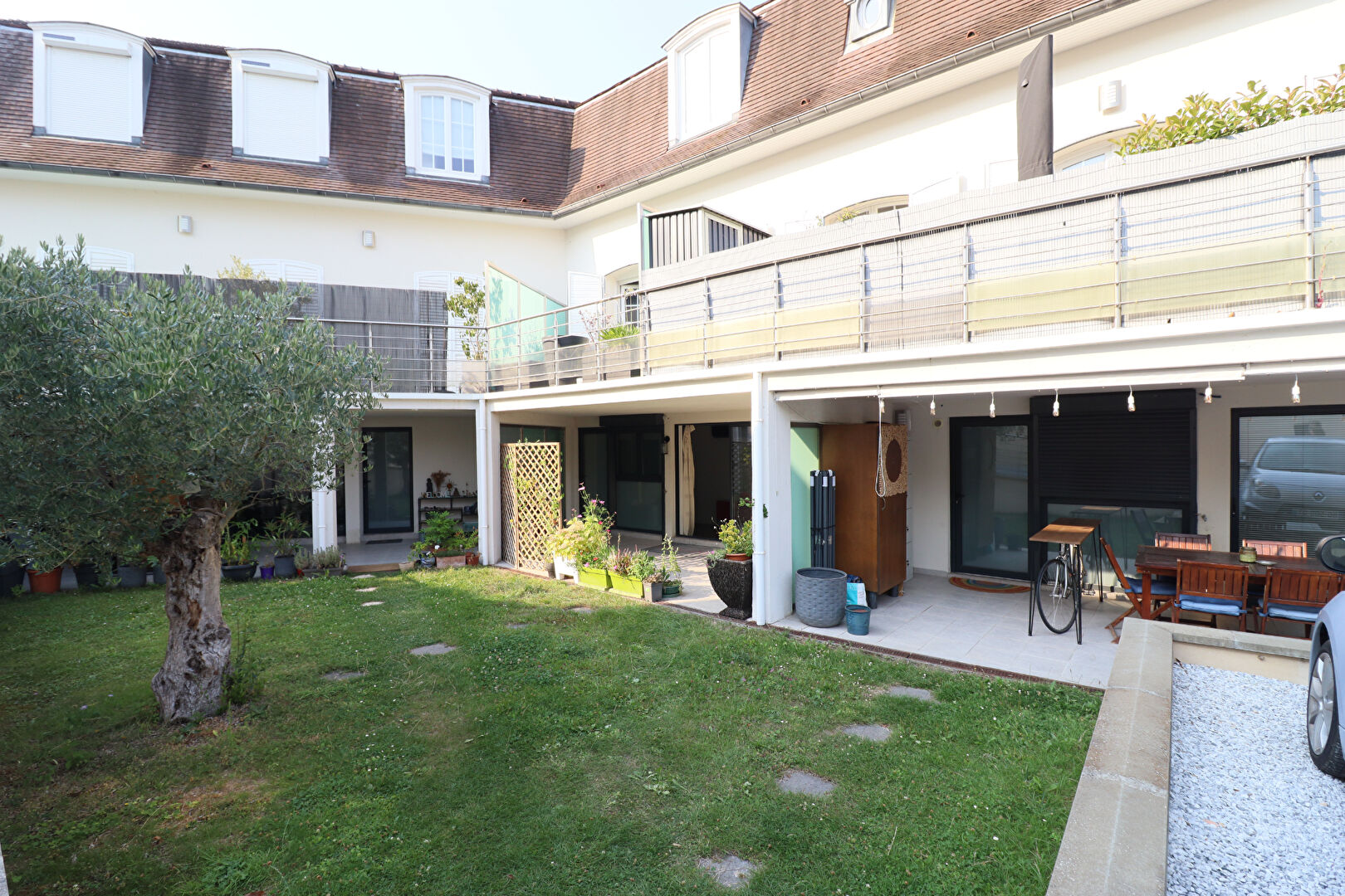 MAREIL MARLY - Apt 3 pièces en RDJ avec parking.