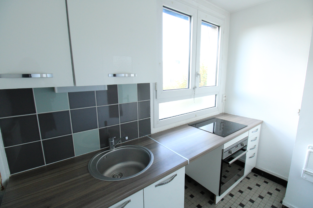 LE RAINCY - Appartement 2 pièces avec cave et place de parking privatif