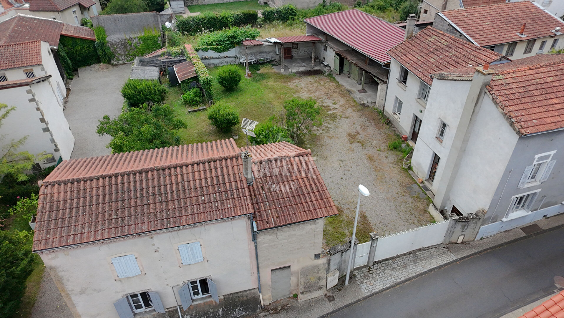 Photo Ensemble immobilier avec charme et volumes, Cour fermée, sans vis-à-vis image 3/6