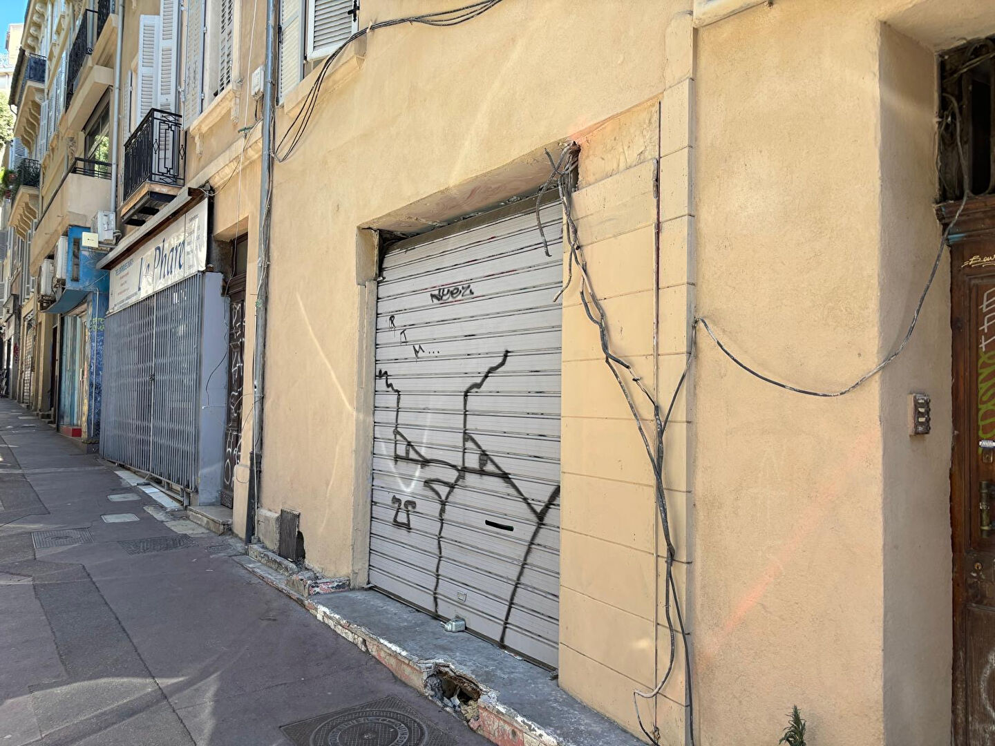 RARE A LA VENTE LOCAL COMMERCIAL AU COEUR DU CHAPITRE