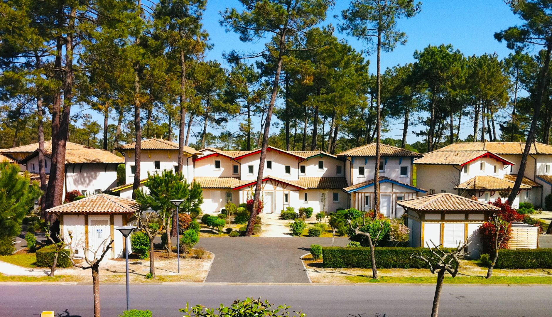 Maison T4 en duplex avec jardinet à vendre à Gujan-Mestras - avec un bail commercial en cours