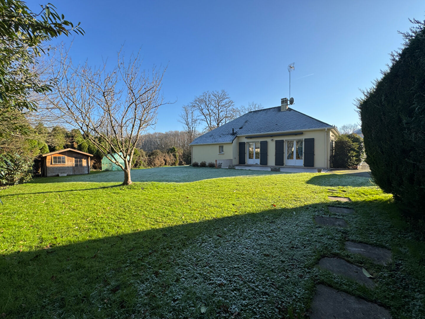 Maison de plain-pied 4 chambres avec grand garage à Treillières