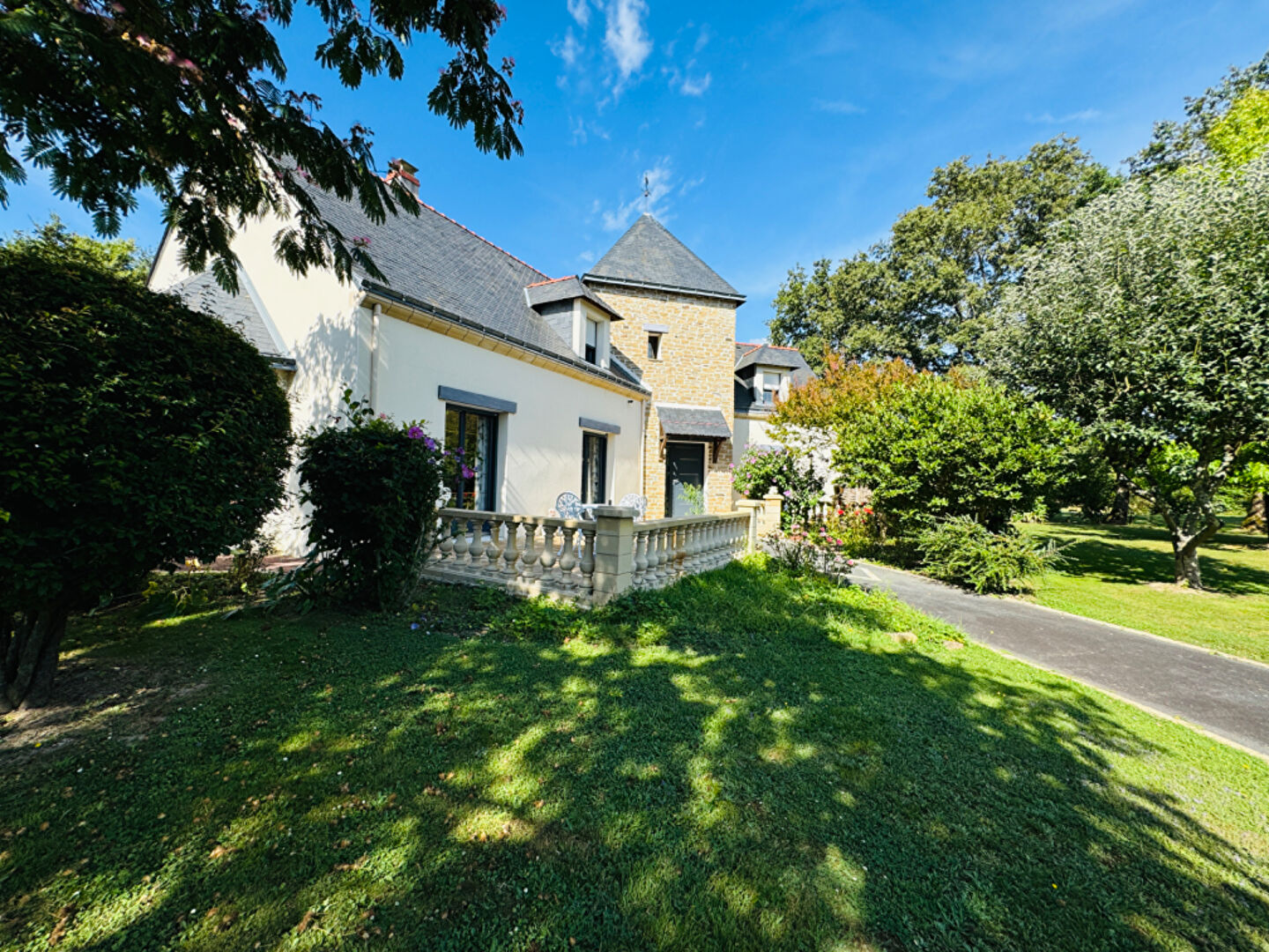 Photo Maison Héric de 180m2 + une dépendance de 50m2 + 55 m2 de garage image 2/6