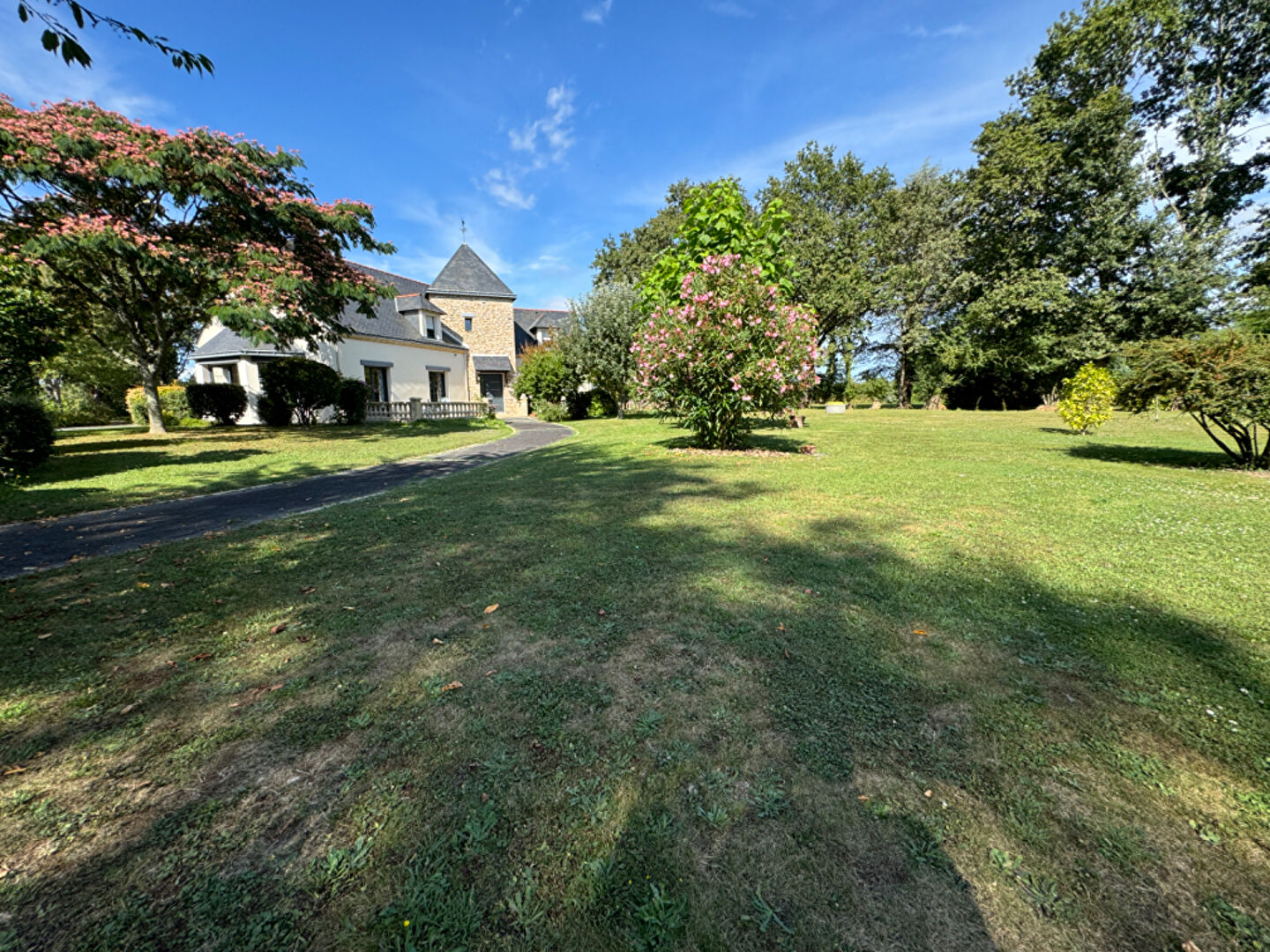 Photo Maison Héric de 180m2 + une dépendance de 50m2 + 55 m2 de garage image 5/6