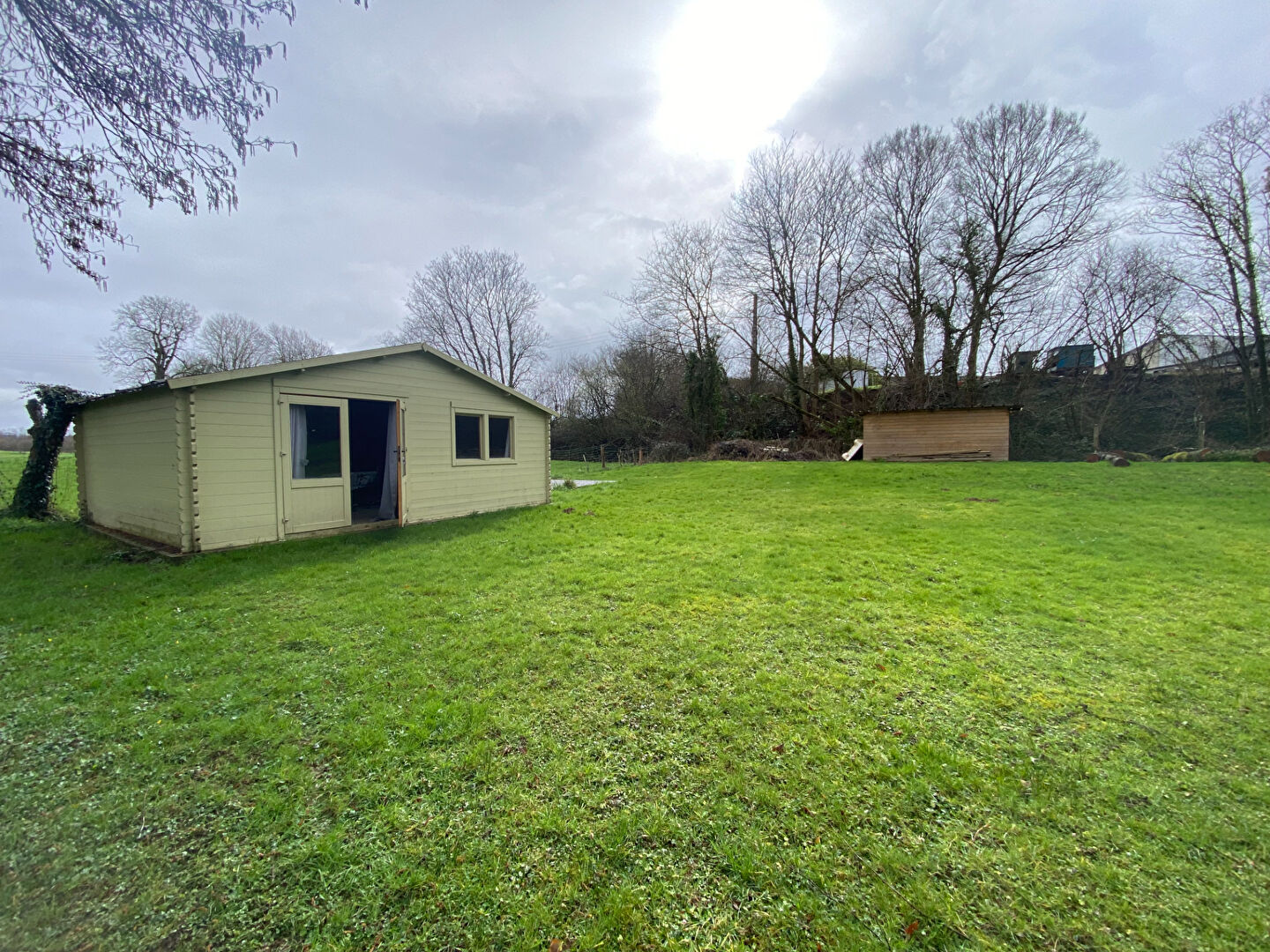 Photo TERRAIN DE LOISIR AVEC CHALET image 2/5