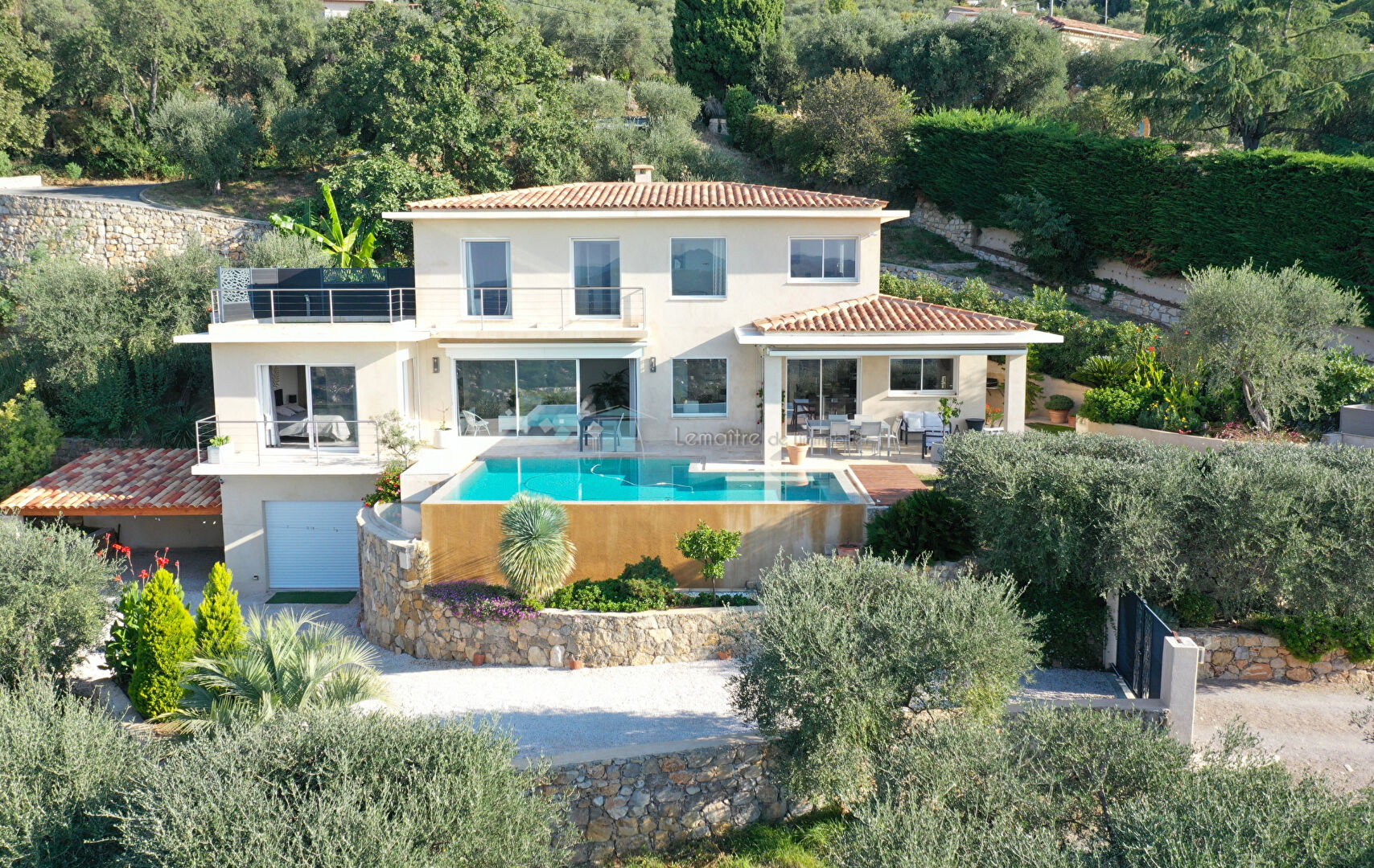 Villa contemporaine de 200 m² vue mer et lac à CABRIS