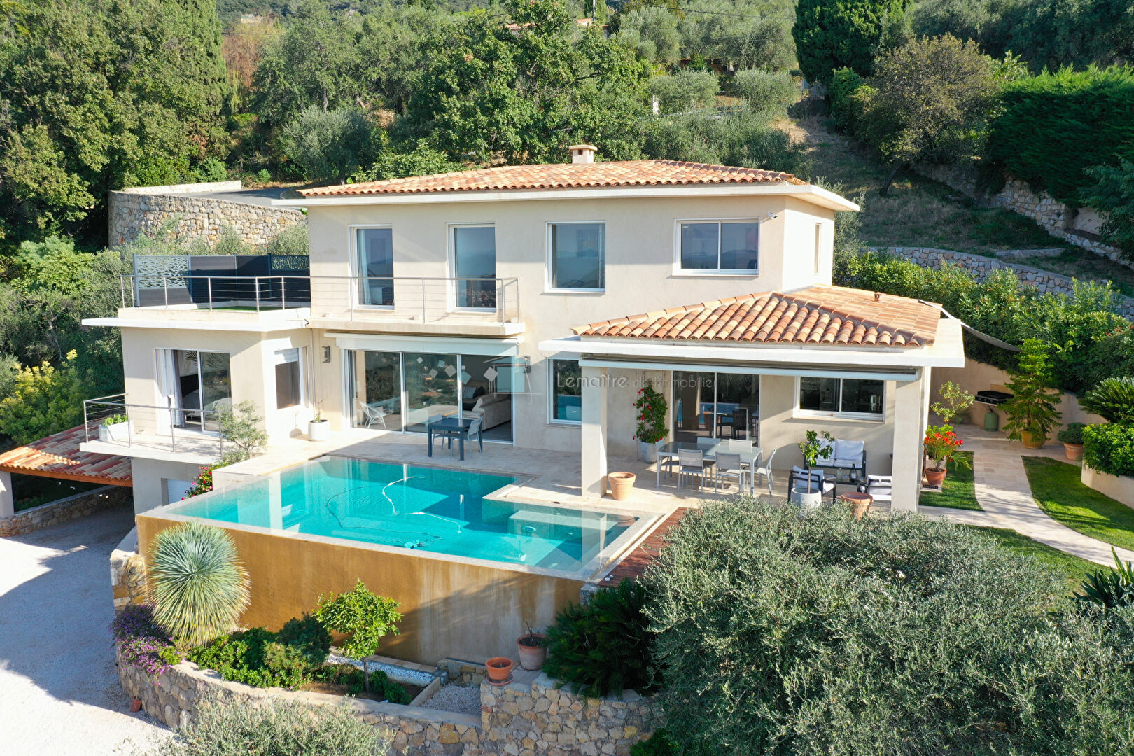 Photo Villa contemporaine de 200 m² vue mer et lac à CABRIS image 2/6