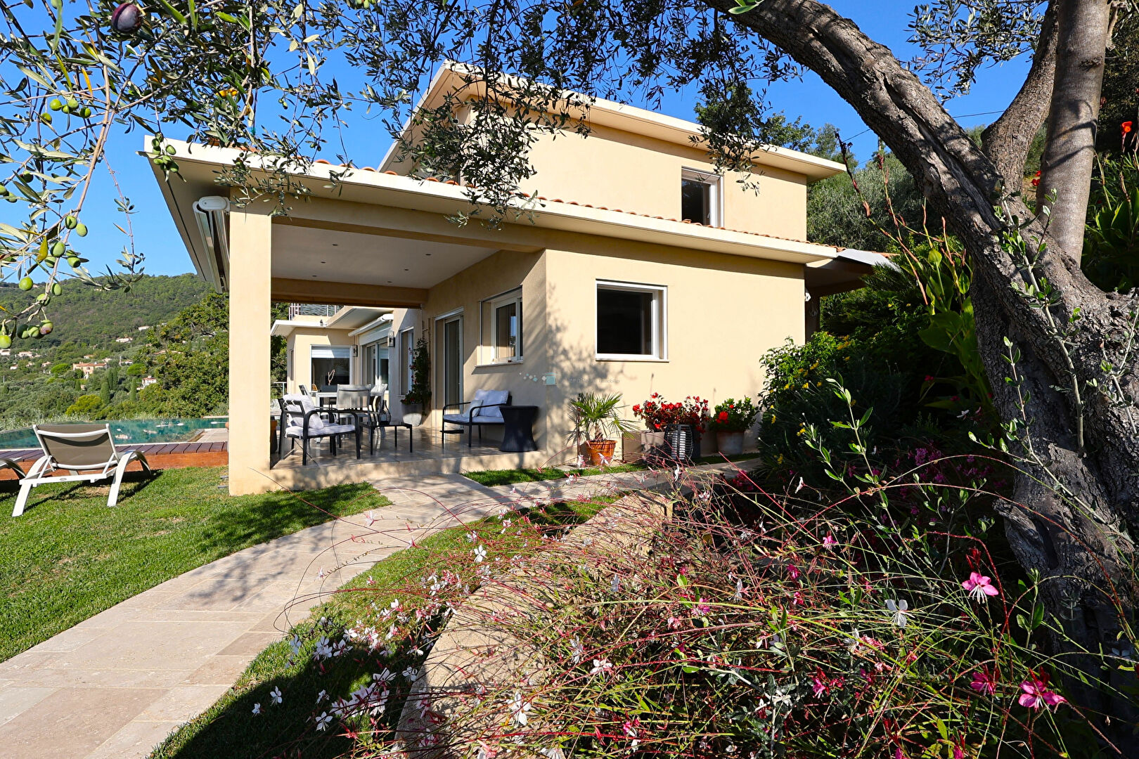 Photo Villa contemporaine de 200 m² vue mer et lac à CABRIS image 5/6