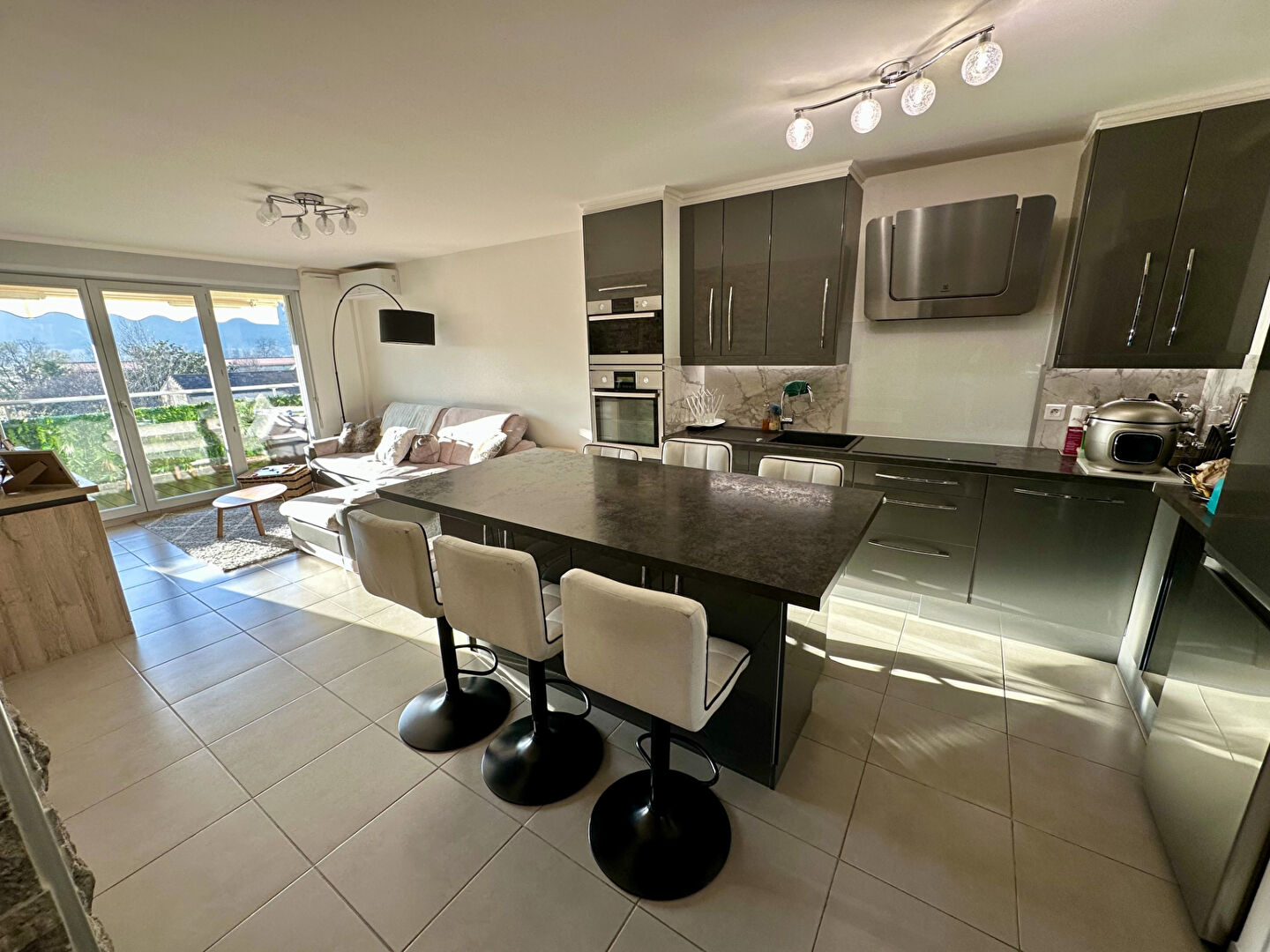 Appartement F3 récent de 61 m² avec terrasse et double garage