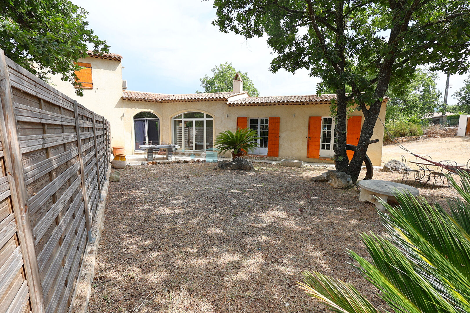 Maison de plain pied jumelée 107 m² sur jardin de 826 m² St cezaire