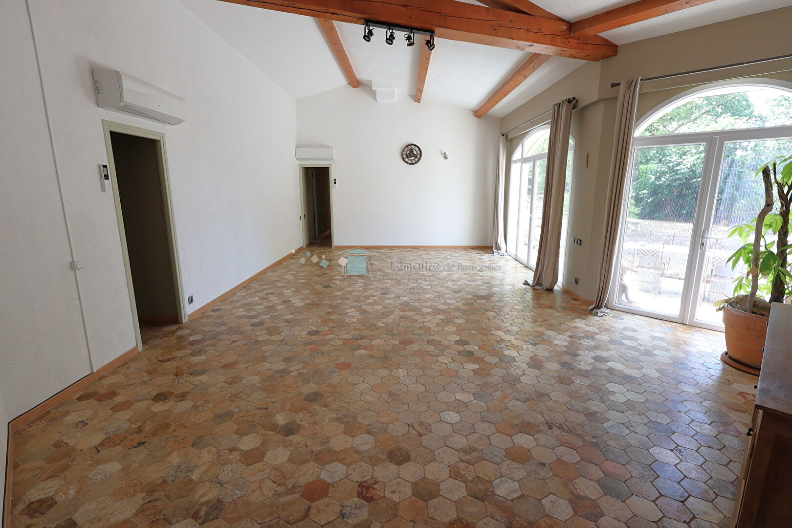 Photo Maison de plain pied jumelée 107 m² sur jardin de 826 m² St cezaire image 3/6