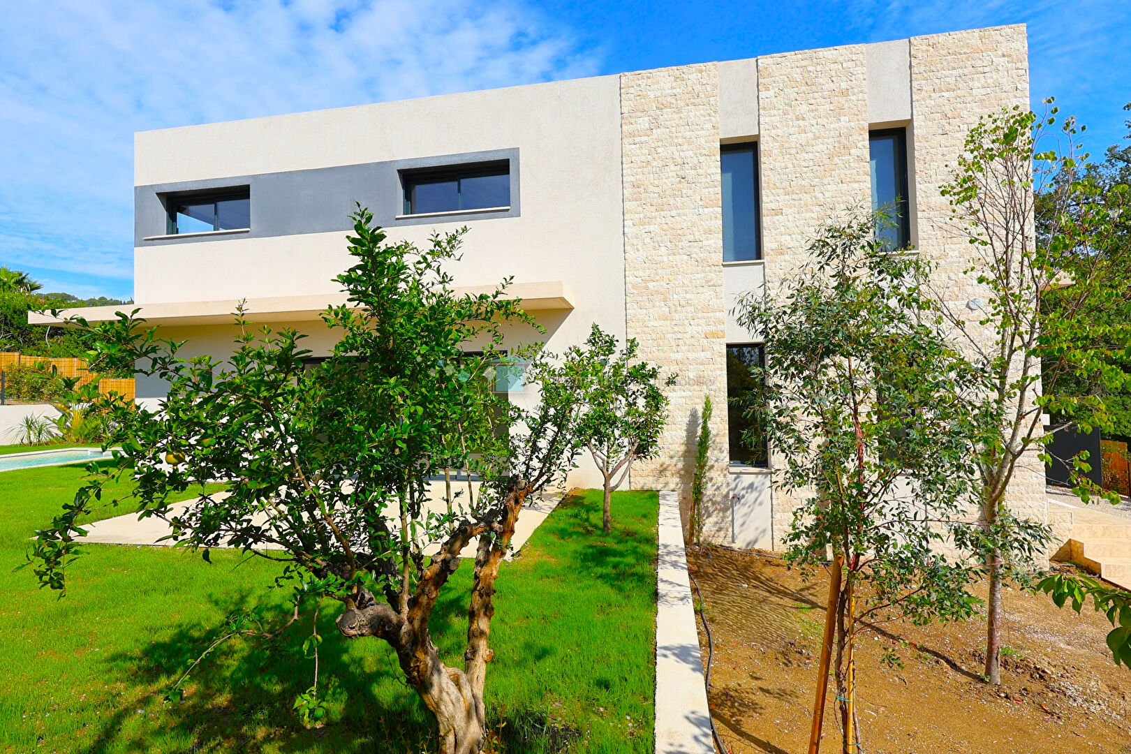 Photo Villa neuve contemporaine de 170 m² avec piscine Mougins FNR image 3/6