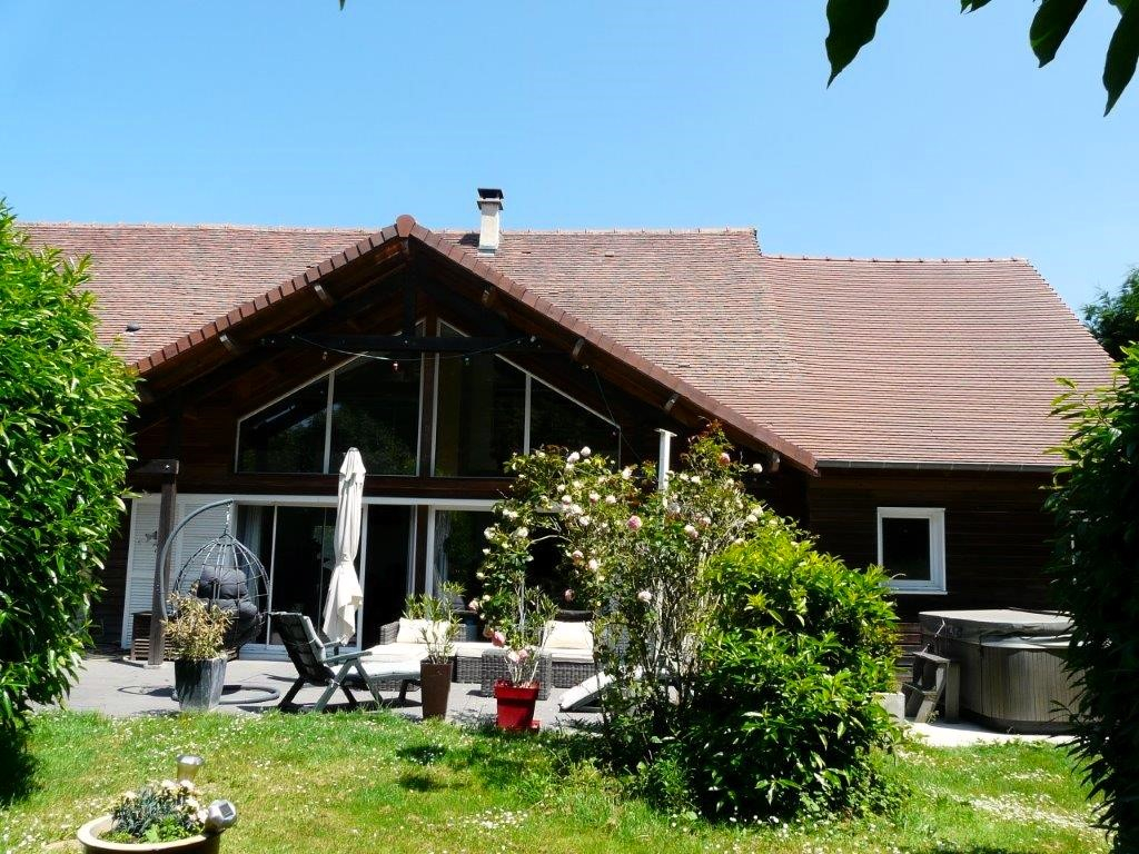 A vendre CRESPIERES Maison 220m² Terrain 1502m²