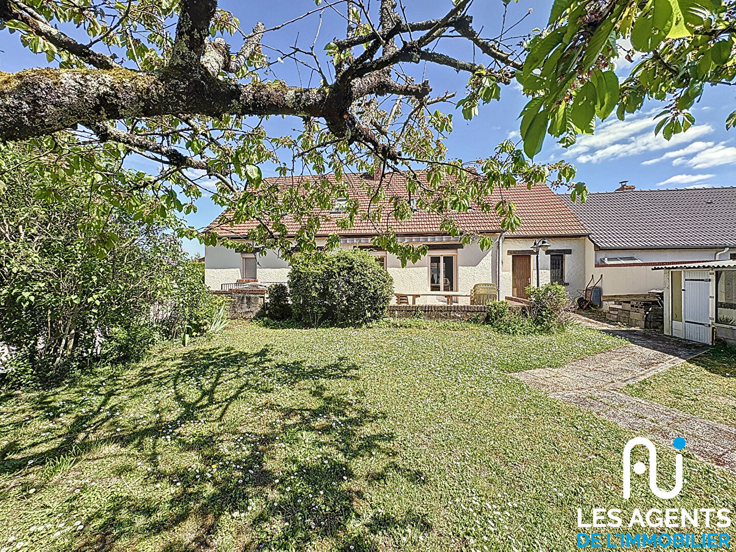 Maison familiale149 m2 avec jardin et garages