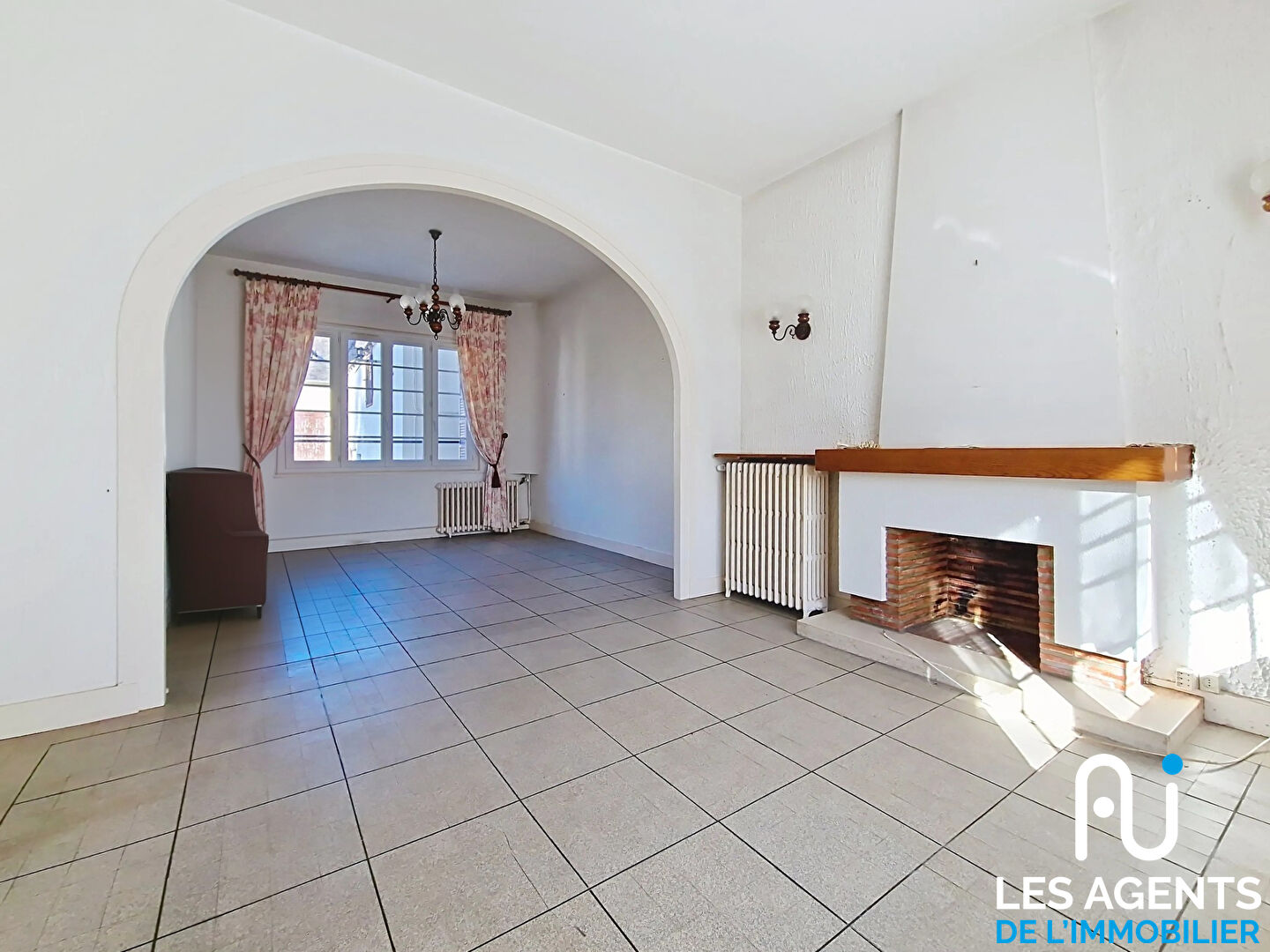 Photo La Ferté Saint  Cyr maison style année 1930 avec plus de 400 M2 dépendances . image 6/6