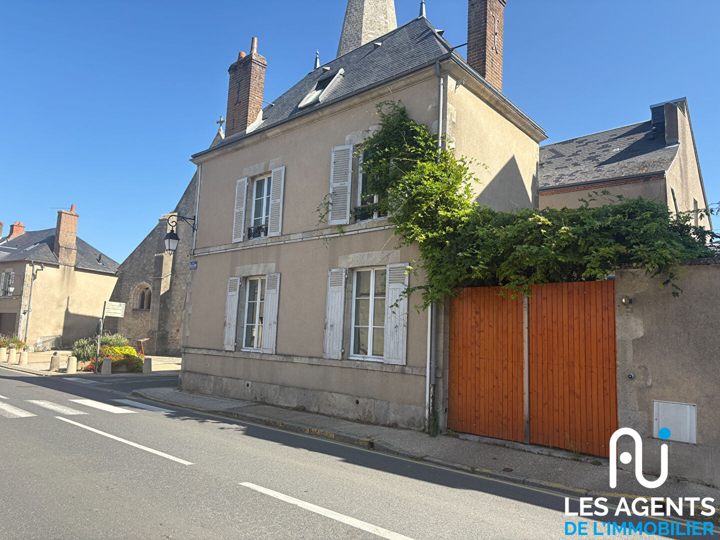 FAY-AUX-LOGES MAISON DE CARACTÈRE 151m²  4 CHAMBRES  MATÉRIAUX DE QUALITÉ
