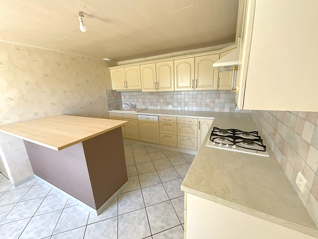 Maison Selles 6 pièces 150m2 habitables 4 chambres garage 1575m2 terrain clôturé + dépendance