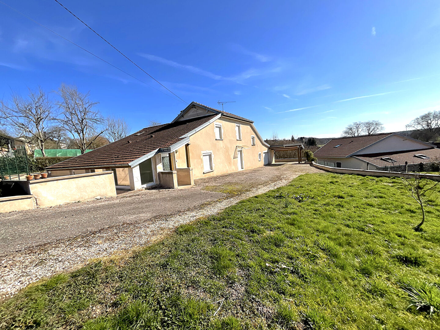 Maison Selles 6 pièces 150m2 habitables 4 chambres garage 1575m2 terrain clôturé + dépendance