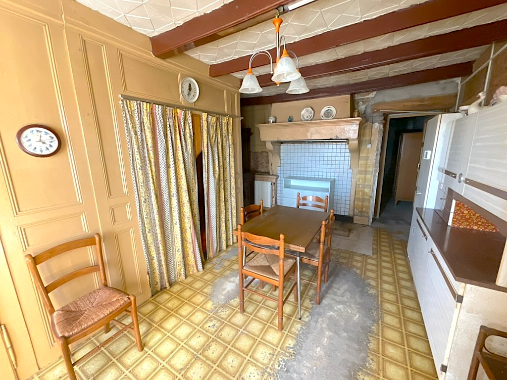 Maison Melay, 4 pièces, 150 m2 habitables, 716m2 terrain, garages
