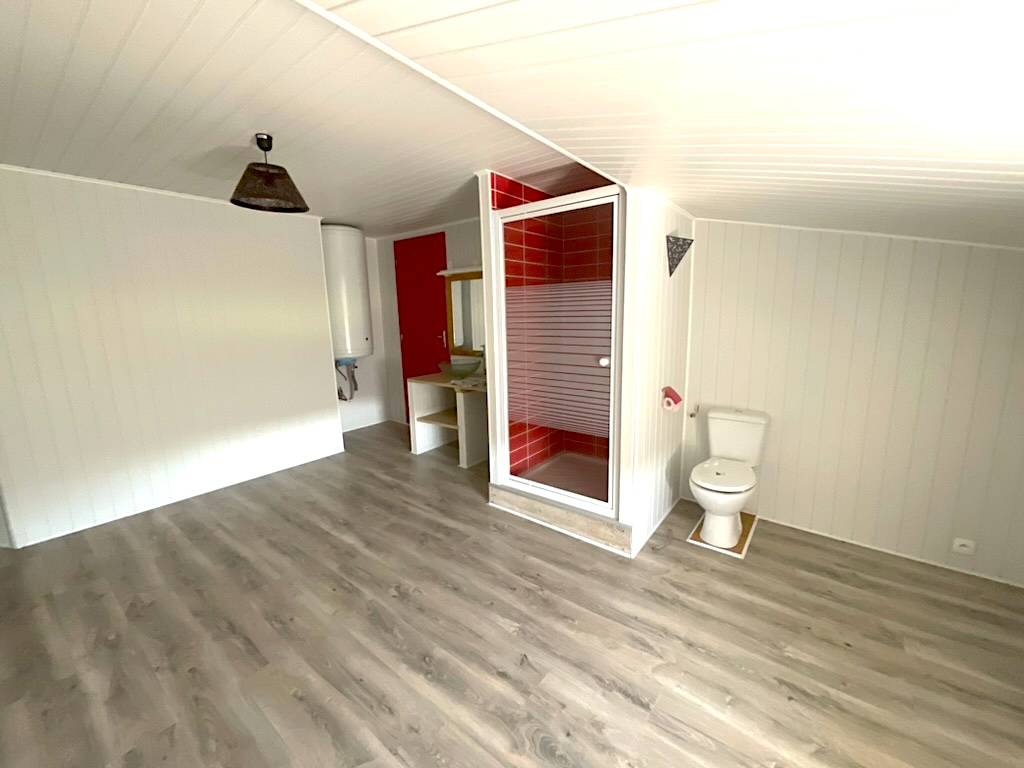 Maison Melay, 4 pièces, 150 m2 habitables, 716m2 terrain, garages