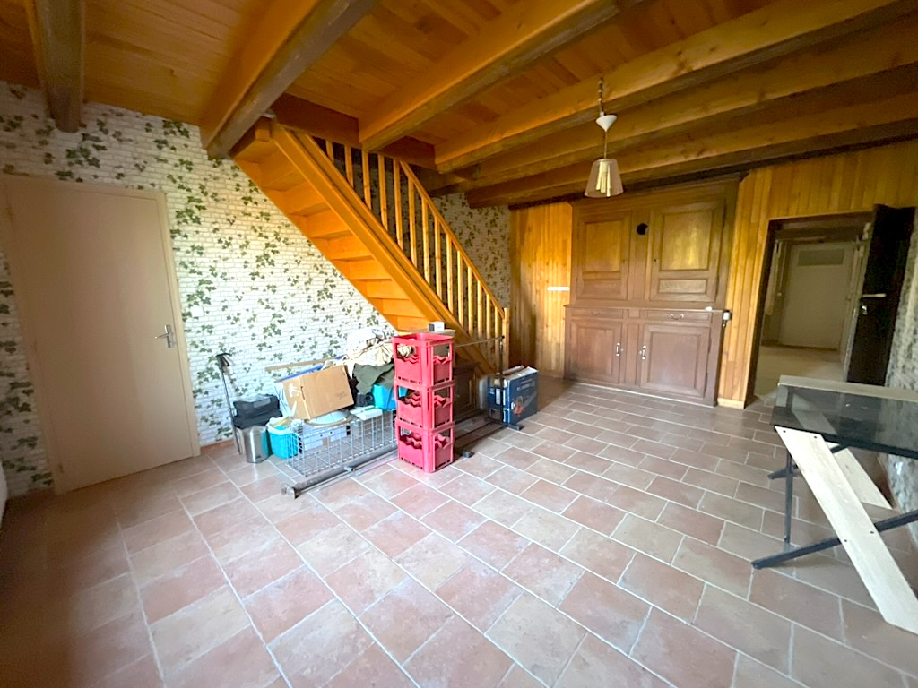 Maison Melay, 4 pièces, 150 m2 habitables, 716m2 terrain, garages