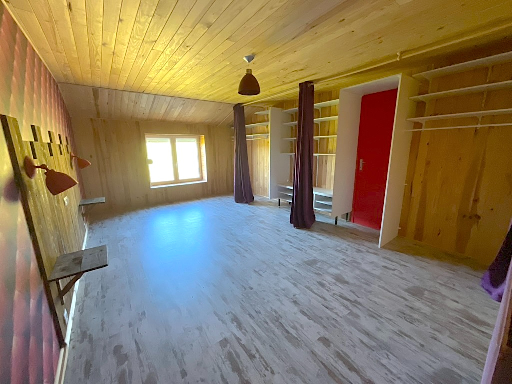 Maison Melay, 4 pièces, 150 m2 habitables, 716m2 terrain, garages