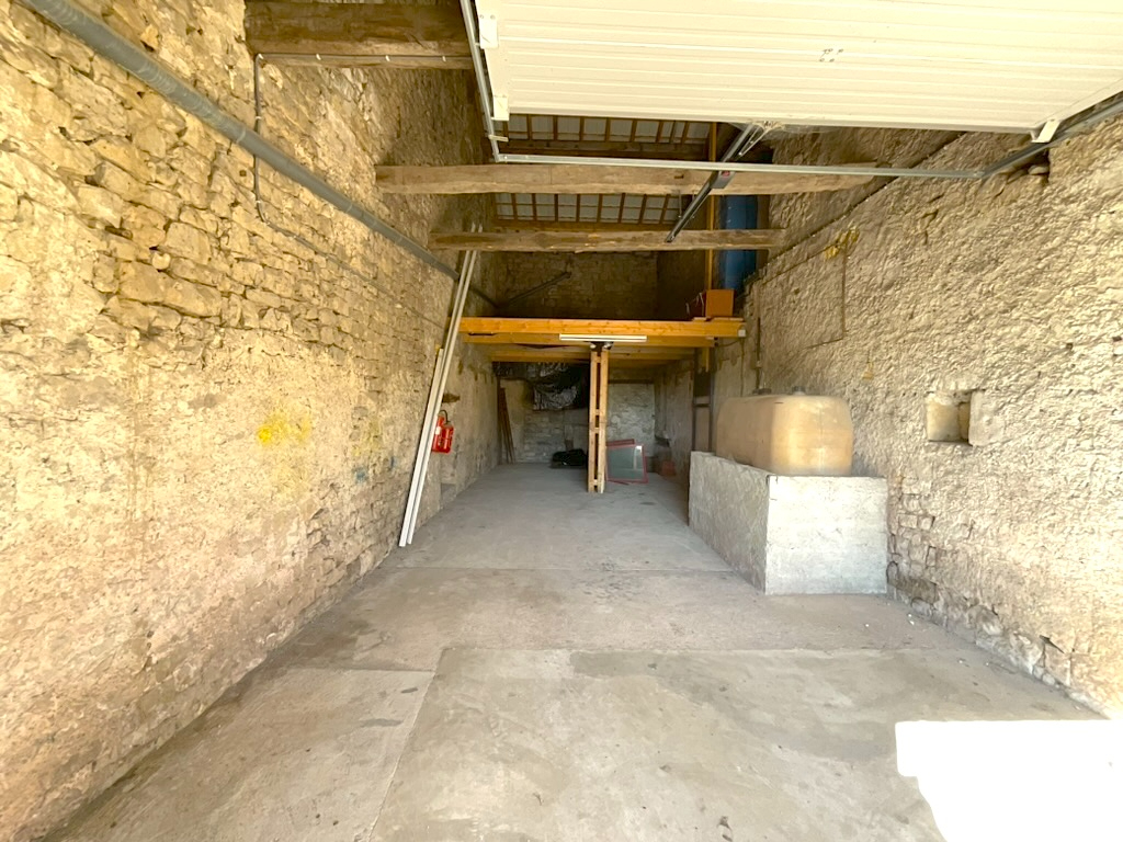 Maison Melay, 4 pièces, 150 m2 habitables, 716m2 terrain, garages