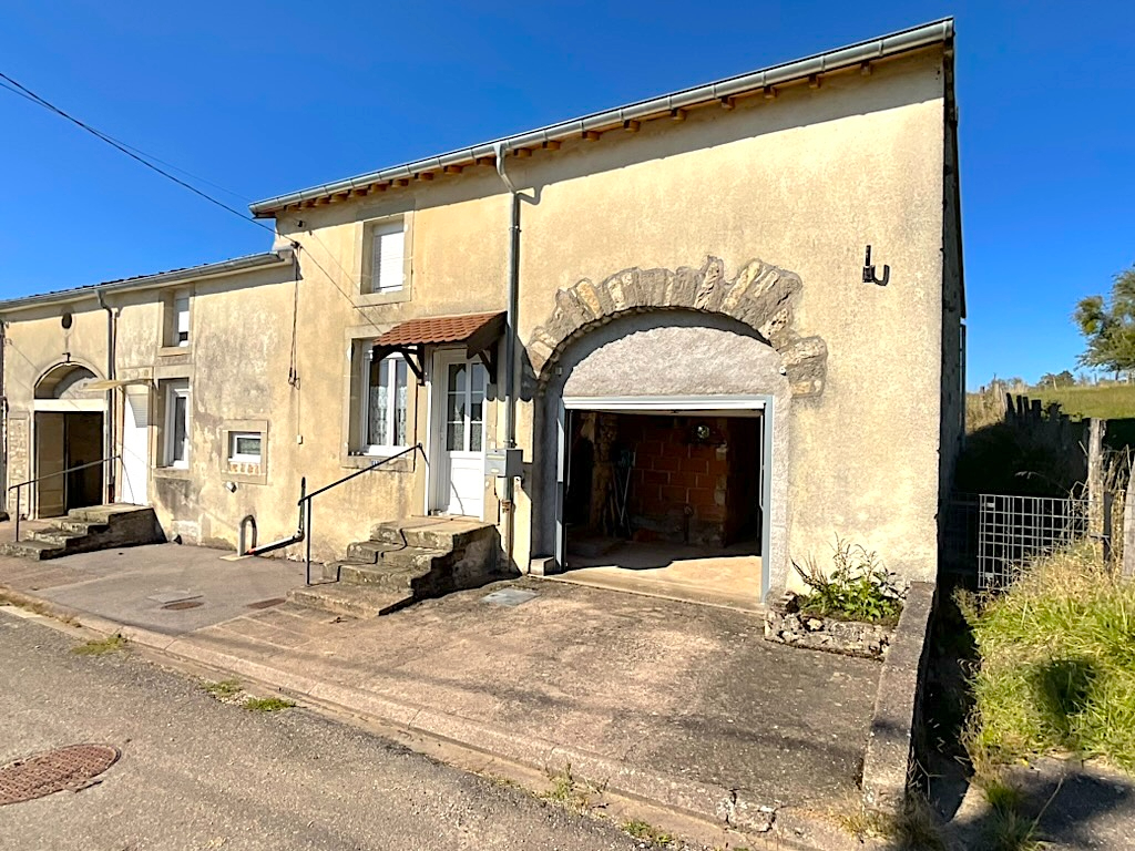 Maison Melay, 4 pièces, 150 m2 habitables, 716m2 terrain, garages