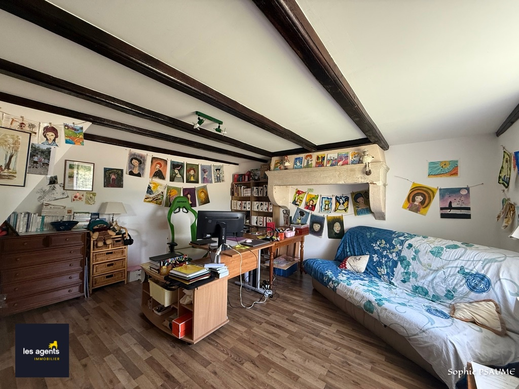 Ferme rénovée avec cachet 250 m²  habitables