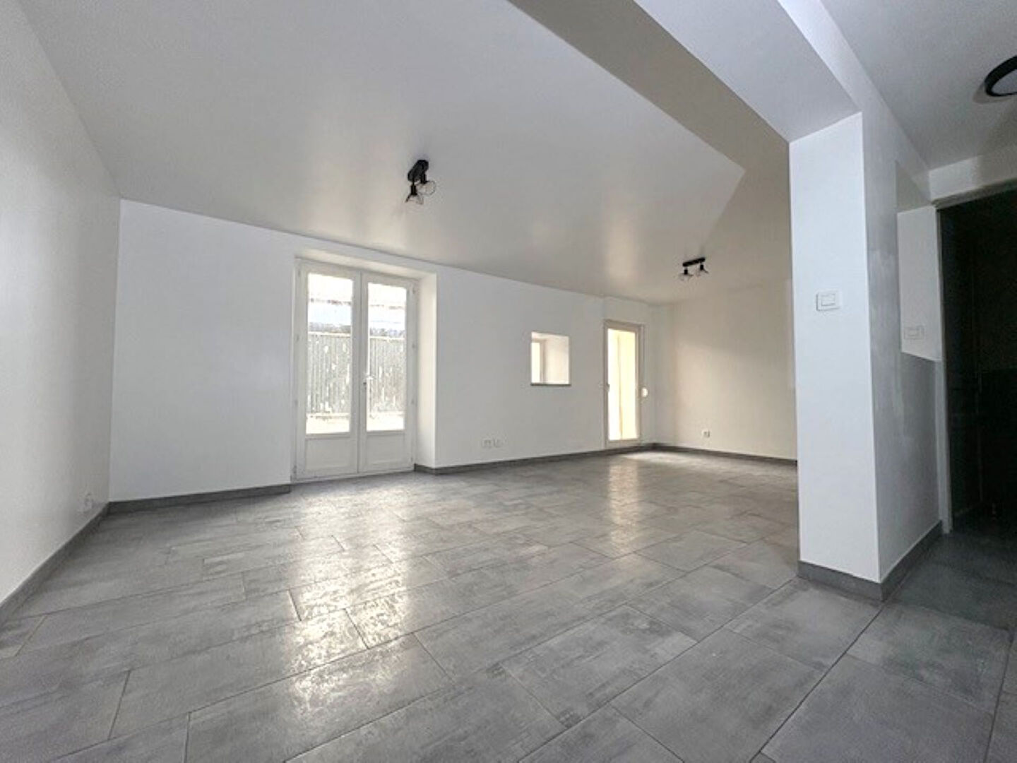 RAMBERVILLERS - maison 94m2 avec terrasse -  5 pièces -.3 chambres