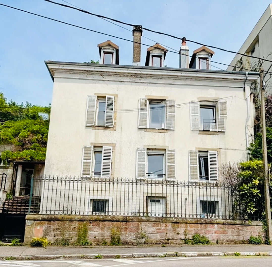 Maison de caractère Epinal 9 pièces -  5 chambres - 3 sdb - véranda