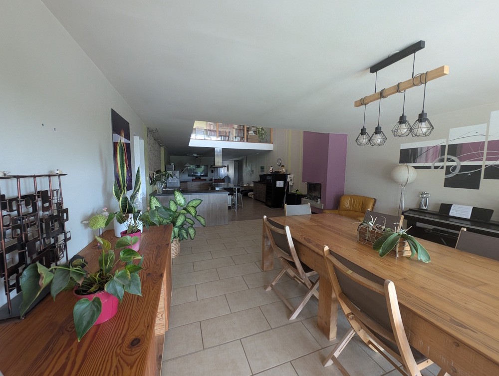 Maison familiale rénovée avec piscine  269 m² habitables
