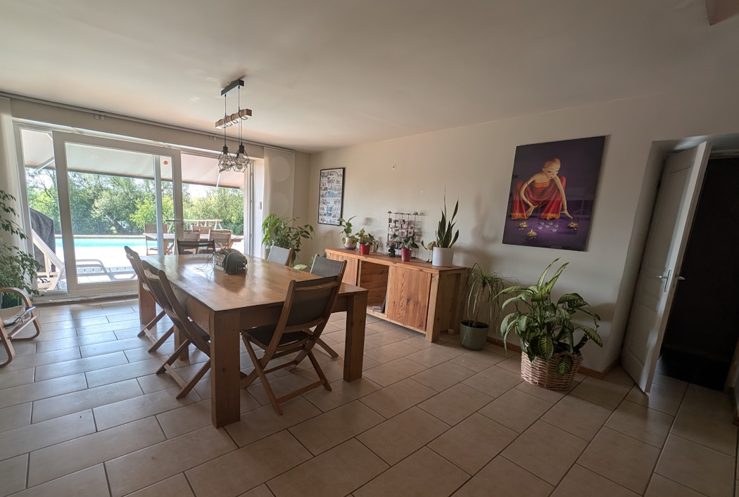 Maison familiale rénovée avec piscine  269 m² habitables