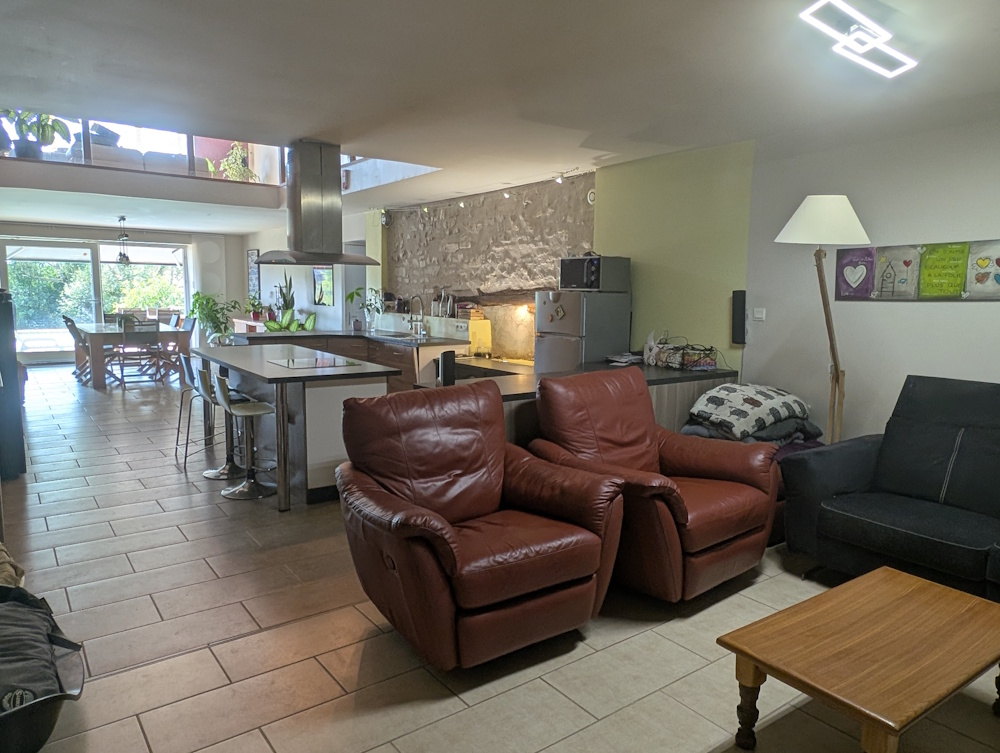 Maison familiale rénovée avec piscine  269 m² habitables