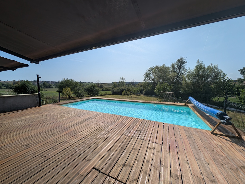 Maison familiale rénovée avec piscine  269 m² habitables