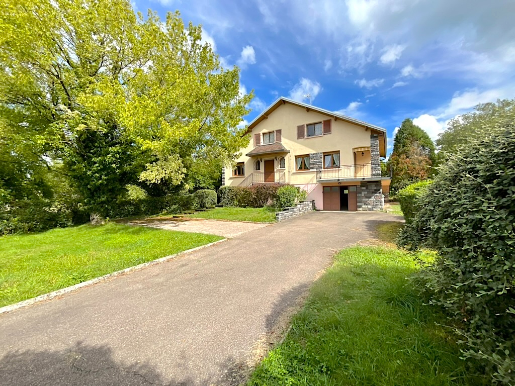 Pavillon sur sous-sol Vauvillers 5 pièces 131m2 terrain 1760m2