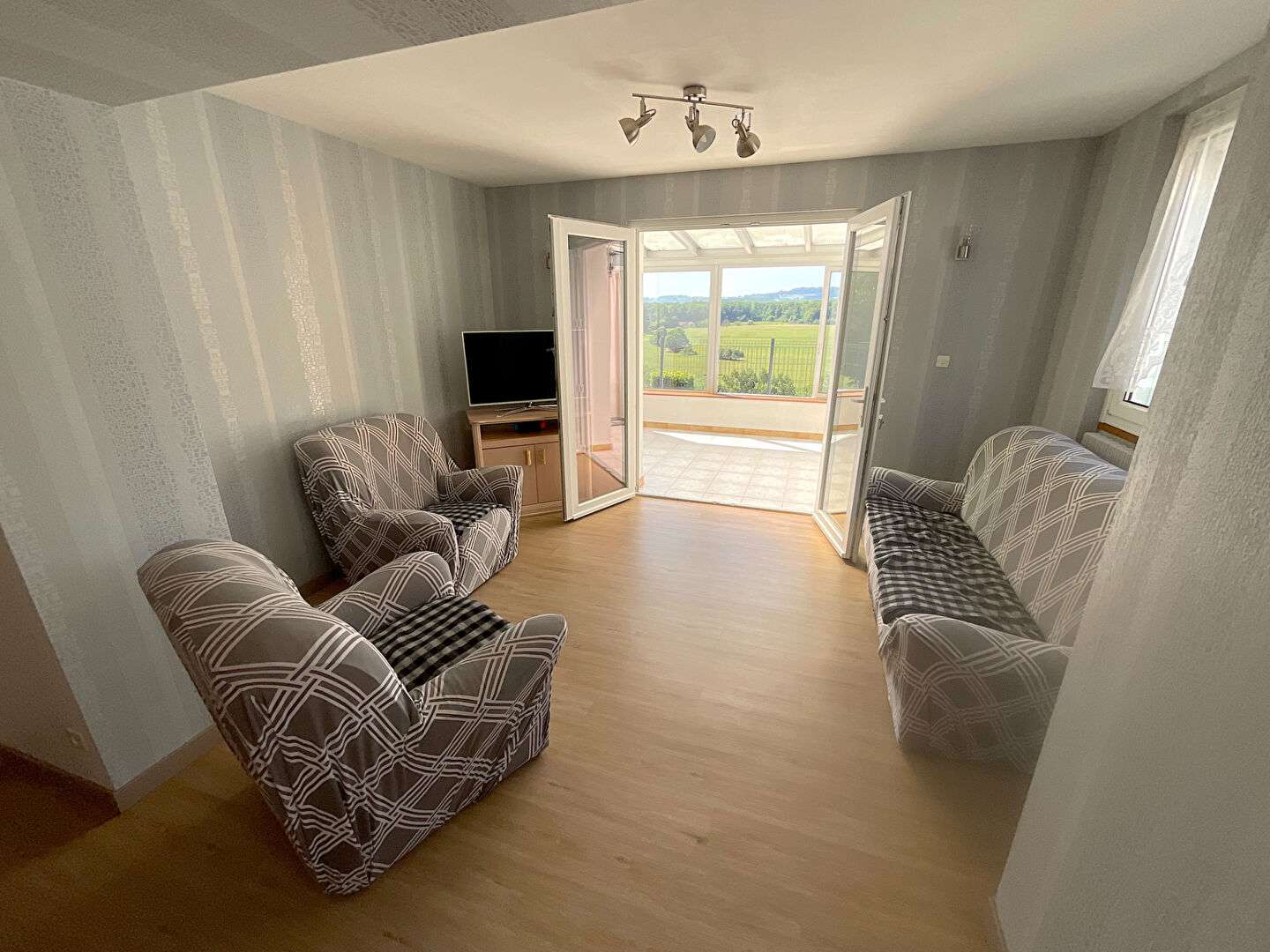 Maison Selles 6 pièces 166m2habitables, 4 chambres, grange, terrain de 3453m2