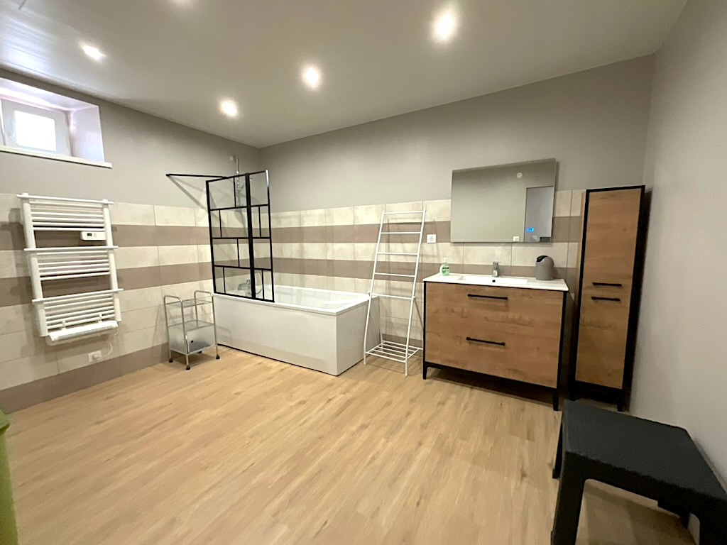 Maison Selles 6 pièces 166m2habitables, 4 chambres, grange, terrain de 3453m2