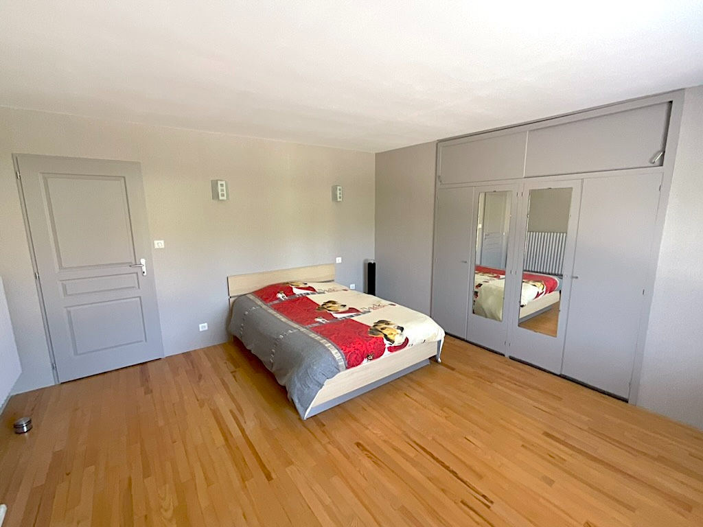 Maison Selles 6 pièces 166m2habitables, 4 chambres, grange, terrain de 3453m2