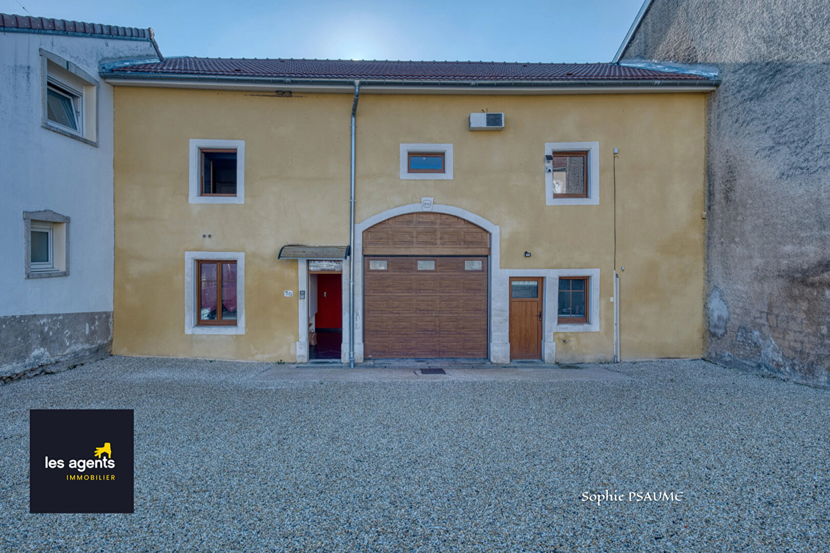 Maison  260 m2